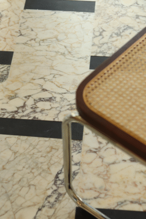 Marmur CALACATTA VIOLA – elegancja w zestawieniu z klasycznym designem