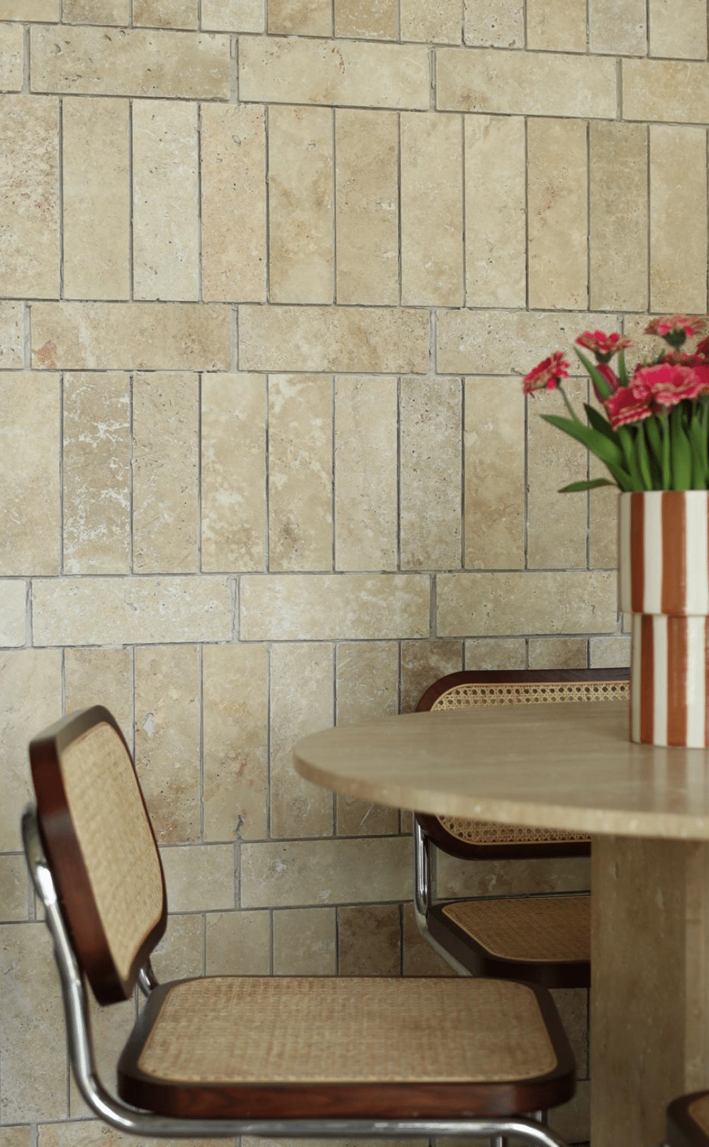 Płytki Classic Mix 30,5x10 cm – elegancja trawertynu w geometrycznej formie CLASSIC MIX travertine tiles 30,5x10x1 cm tumbled - Image 1